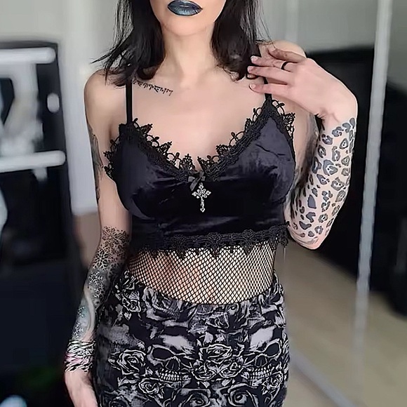 Black velvet cross lace trim crop top - Picture 12 of 16